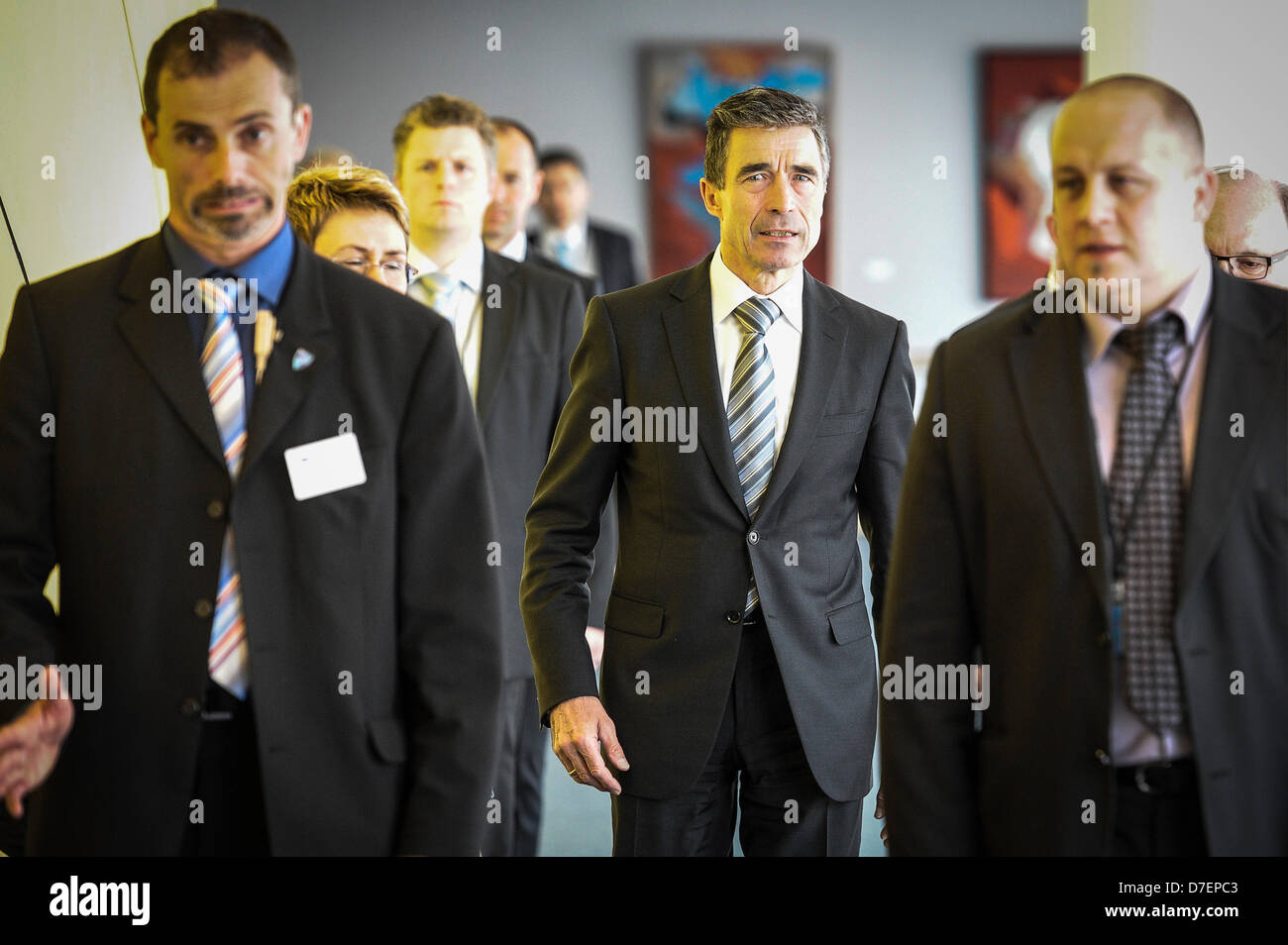 Anders Fogh Rasmussen, il Segretario generale della NATO, arriva a edificio del Parlamento Europeo a Bruxelles in Belgio su 06.05.2013 Organizzazione del Trattato del Nord Atlantico sec gen discute su "Il futuro della difesa europea, una prospettiva NATO' con i membri dei Parlamenti europei la sottocommissione per la sicurezza e la politica di difesa da Wiktor Dabkowski Foto Stock