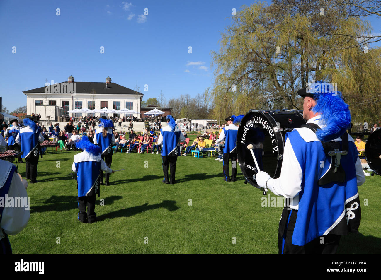 IGS 2013, international gardenshow, musicisti di fronte Wasserwerk, Amburgo Wilhelmsburg, Germania Foto Stock