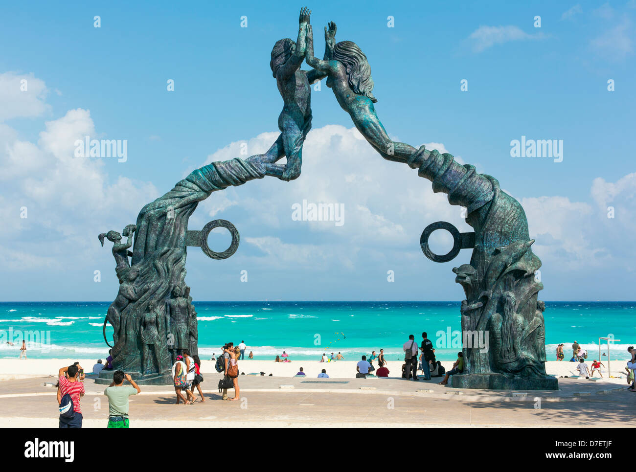 Messico, playa del carmen, portale maya scultura "gateway ayan' situato nel Parque fundadores dallo scultore jose arturo tavares Foto Stock