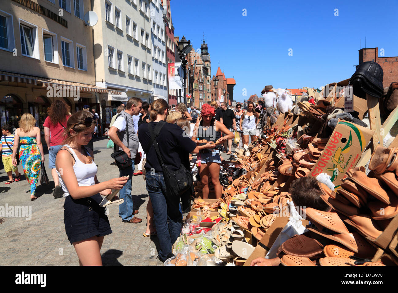 Gdansk, la vendita di scarpe, passeggiata sul fiume Motlawa, Polonia Foto Stock