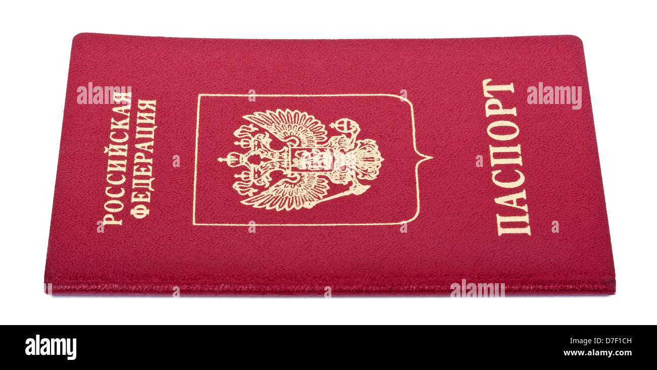 Un passaporto russo isolato su sfondo bianco. Foto Stock