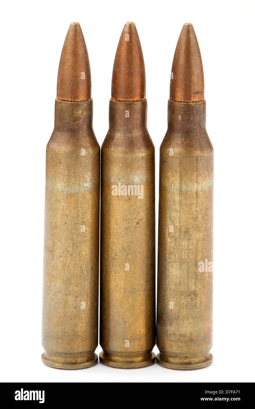 Tre isolati 5,56 fucile da assalto cartucce (per M-16 fucile da assalto per esempio). Foto Stock