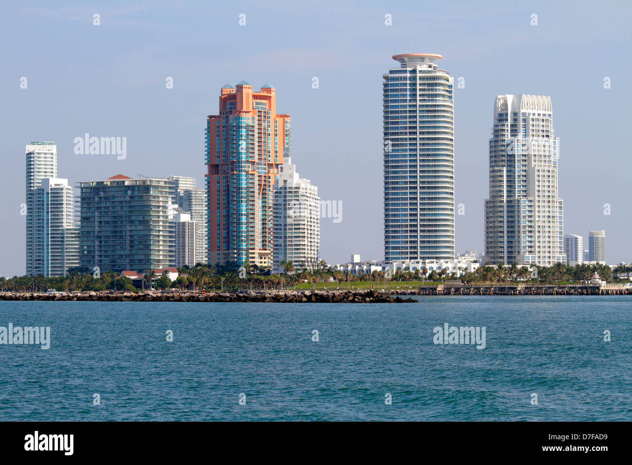 Miami Beach Florida,Water,Government Cut,South Pointe Park,Point,condominio appartamento residenziale appartamenti edificio edifici alloggio, skyline della città, Foto Stock