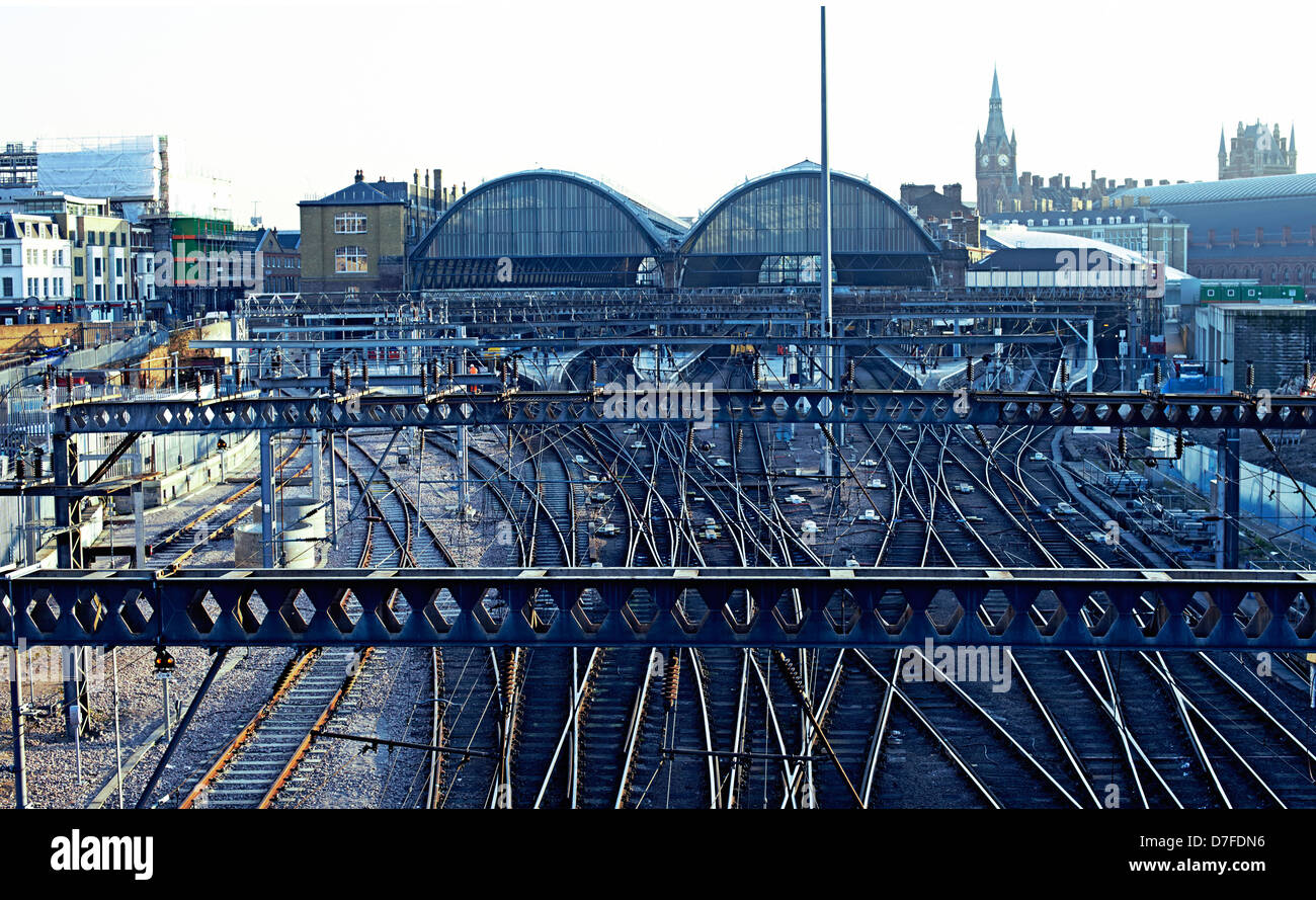 I binari ferroviari lasciando la stazione di Kings Cross, London Foto Stock