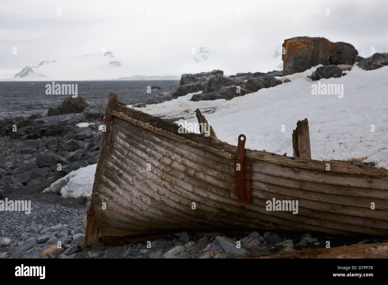 Un vecchio dory su Half Moon Island, l'Antartide. Foto Stock