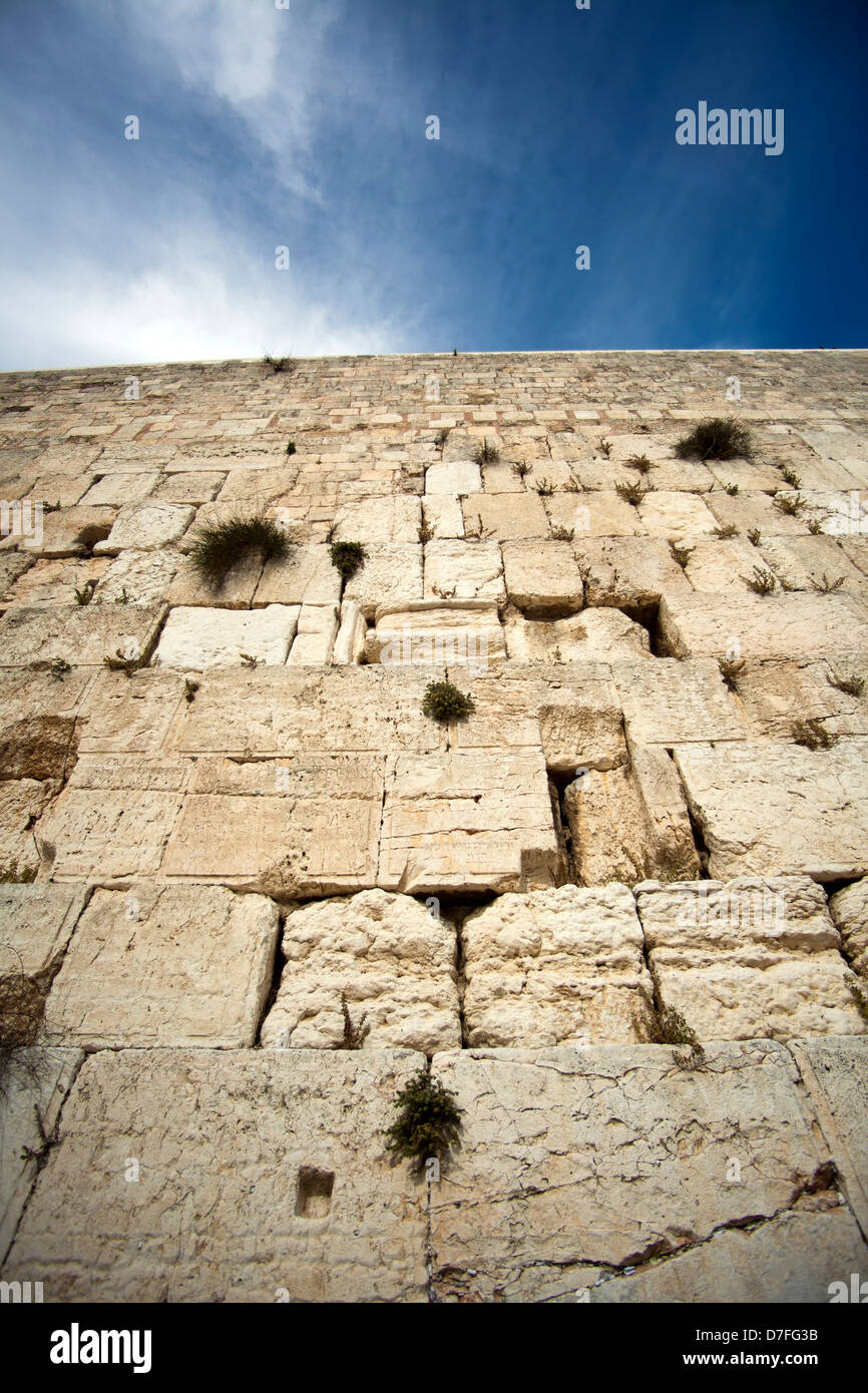 Un vicino look personale a uno luoghi più sacri al popolo ebraico - il Muro del Pianto nella città vecchia di Gerusalemme in Israele. Foto Stock