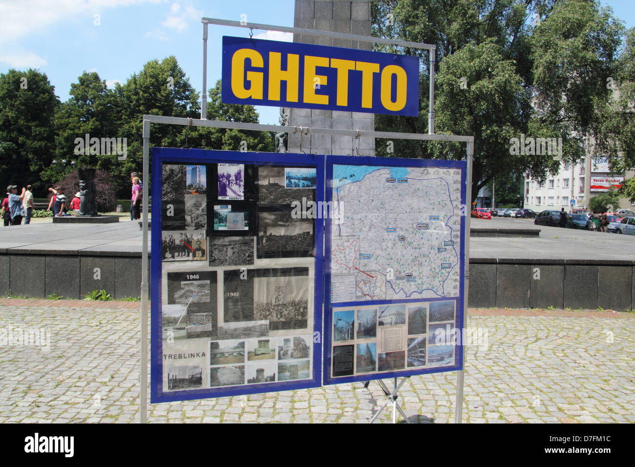 Scheda di informazioni nella parte anteriore del Ghetto di Varsavia monumento in memoria Foto Stock