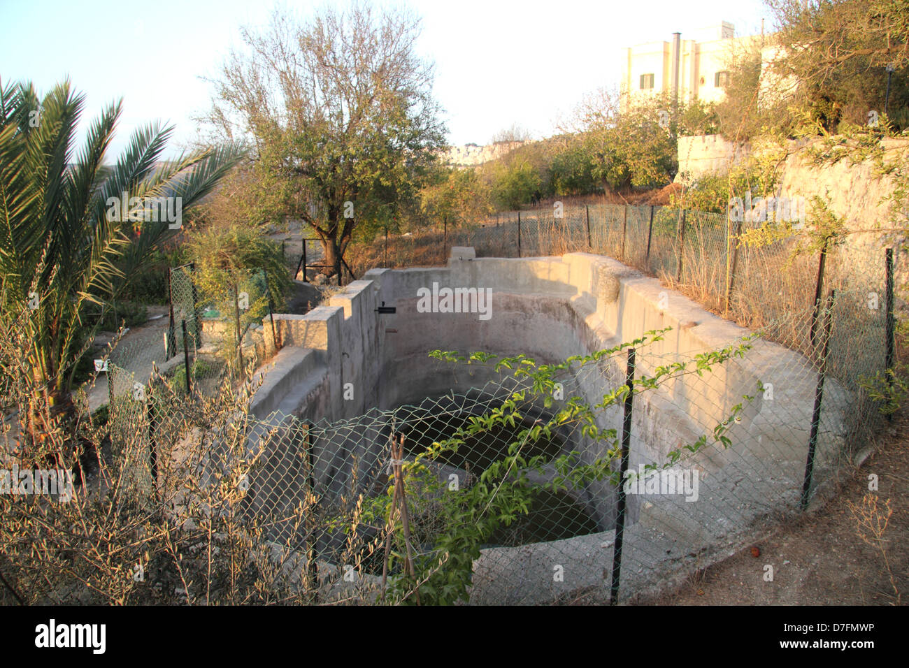 Cisterna per lo stoccaggio di acqua piovana presso il monastero delle Suore di Nostra Signora di Sion in Ein Kerem di Gerusalemme Foto Stock