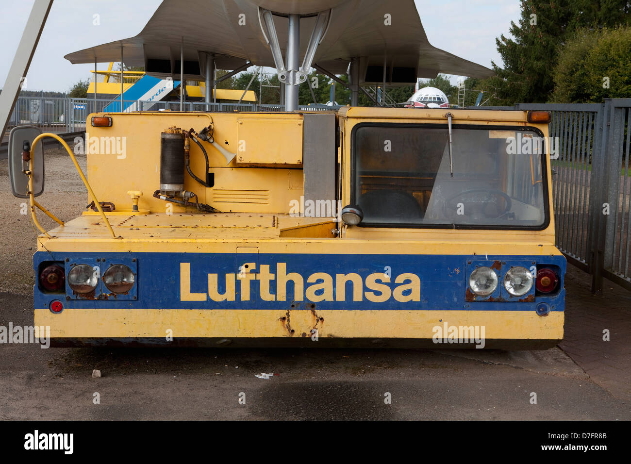 Vecchi aerei Lufthansa il trattore o spintore, Foto Stock