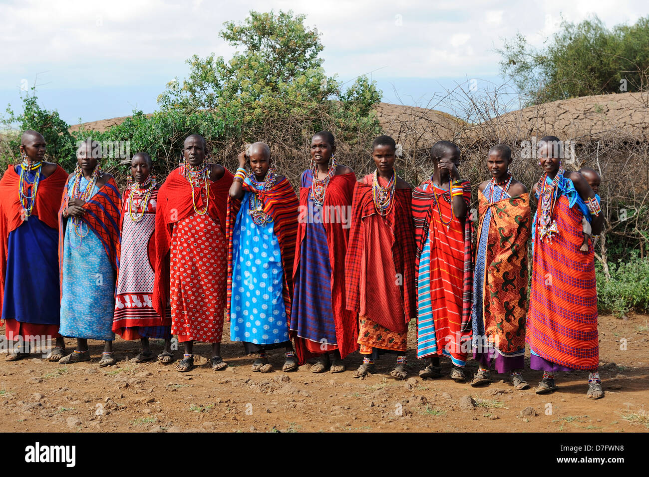 Masai tribeswomen in Amboseli National Park, Kenya, Africa orientale Foto Stock