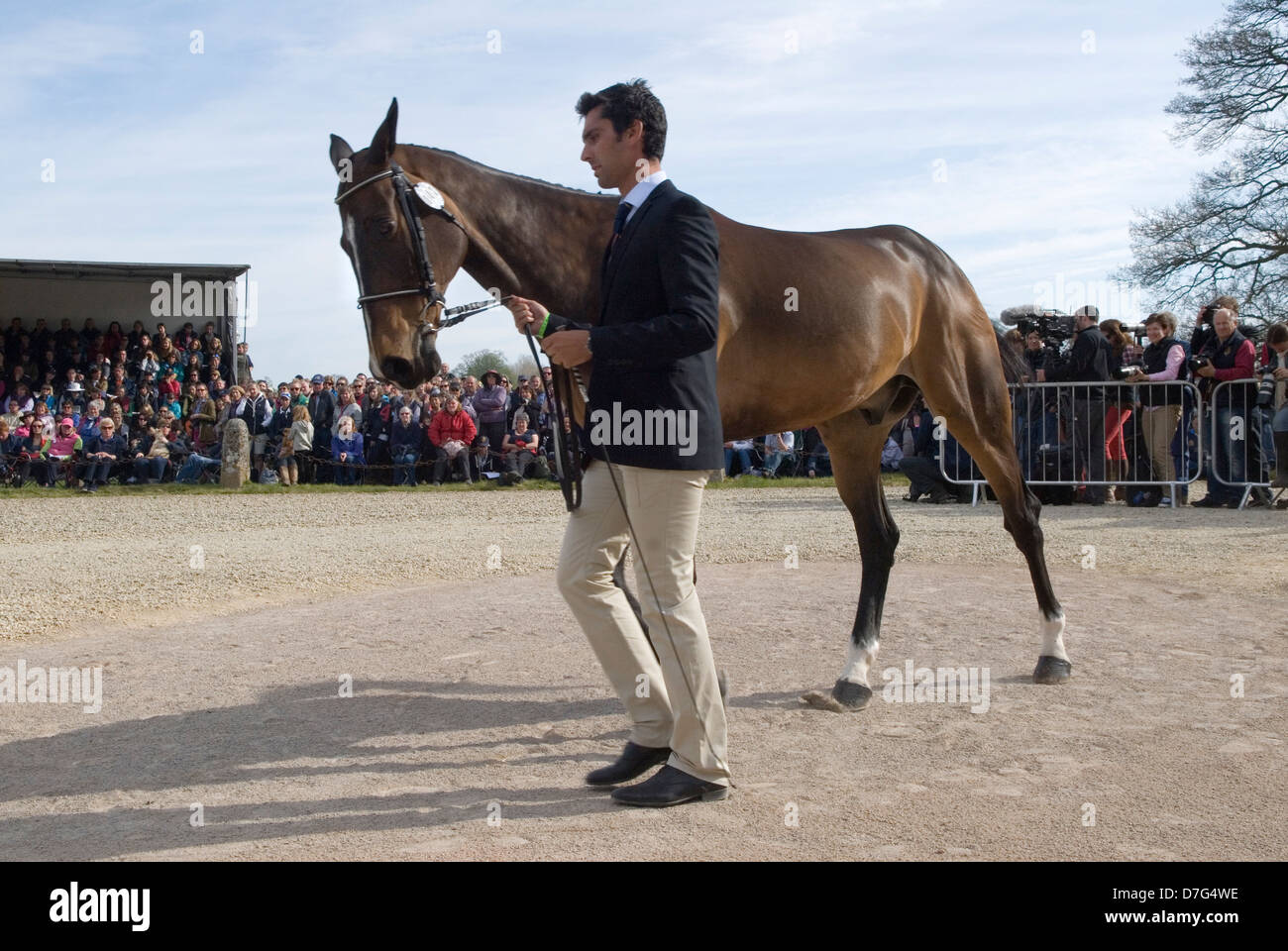 Jonathan Jock Paget Badminton Cavallo prova con il suo cavallo Clifton Promise. Ispezione finale del veterinaria. Gloucestershire 2013 2010s UK HOMER SYKES Foto Stock