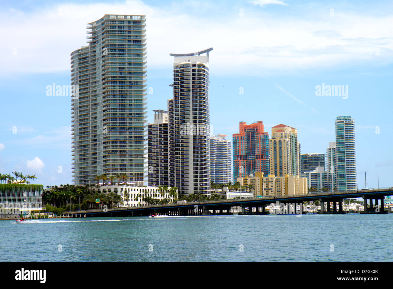 Miami Beach Florida, Biscayne Bay Water, Intracoastal Waterfront, grattacieli grattacieli grattacieli edifici condominio condominio condominio condominio Foto Stock