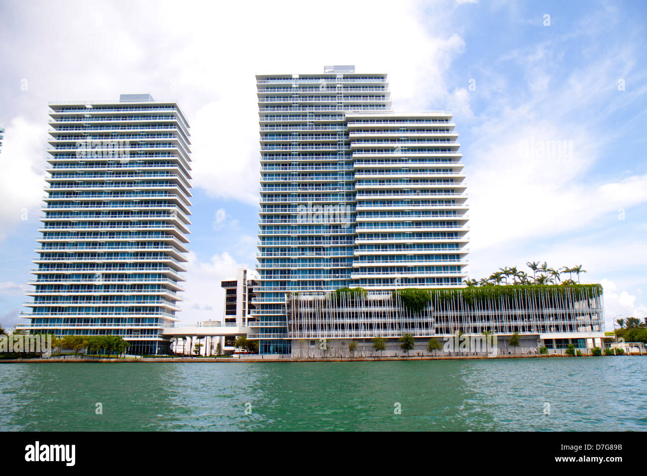 Miami Beach Florida, Biscayne Bay Water, Intracoastal Waterfront, grattacieli grattacieli grattacieli edifici condominio condominio condominio condominio Foto Stock