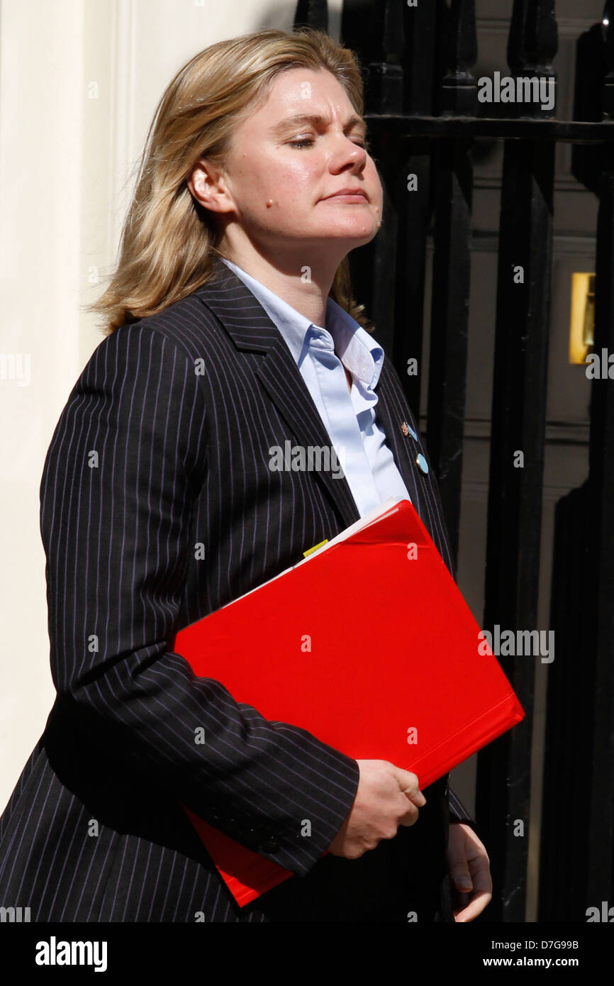 Lo sviluppo internazionale Segretario Justine Greening assiste il settimanale riunione del gabinetto a No:10 Downing Street a Londra, Brit Foto Stock