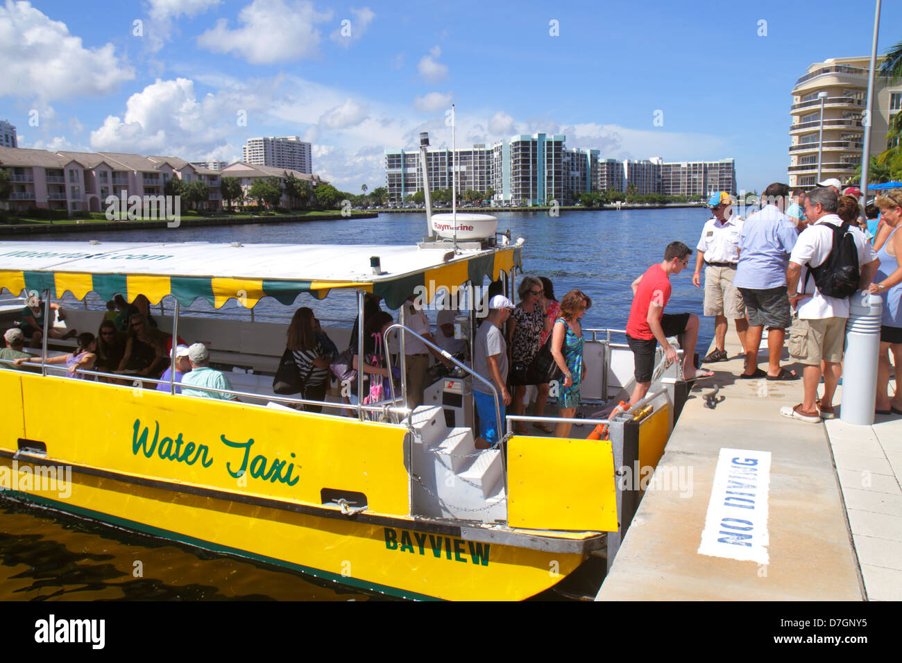 Florida ft. Fort Lauderdale, Intracoastal il taxi d'acqua, taxi, barca, Crowne Plaza Hollywood Beach, hotel hotel alberghi alloggio motel motel motel, fermata, passeggero p Foto Stock