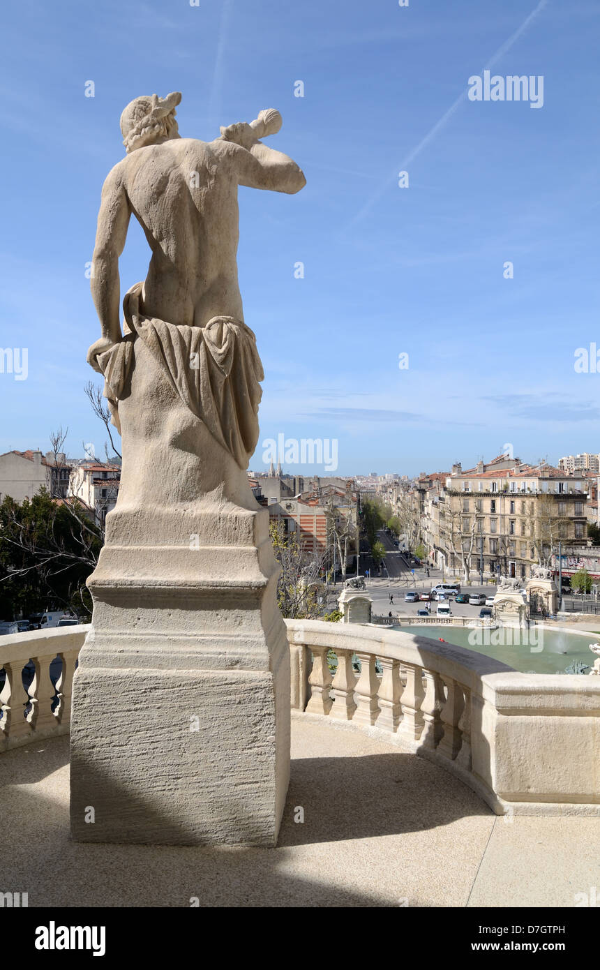 Triton scultura e vista su Marsiglia dal Palais Longchamp o Longchamp Palace Marseille Provence France Foto Stock