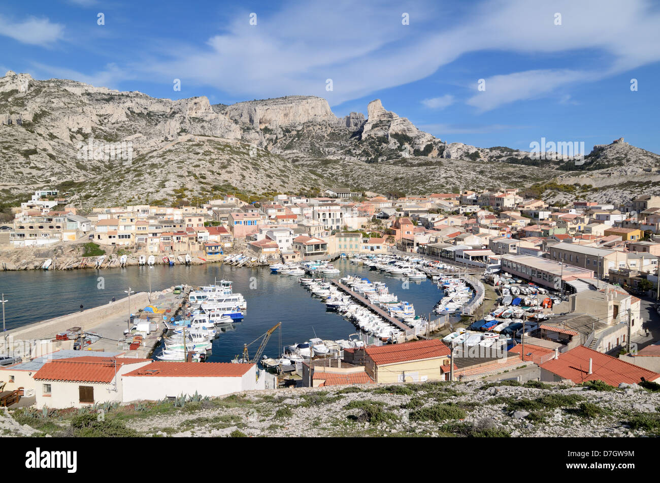 Panorama o Vista panoramica sulla Coastal Village Calanque e sul Porto di Les Goudes Marseille Francia Foto Stock