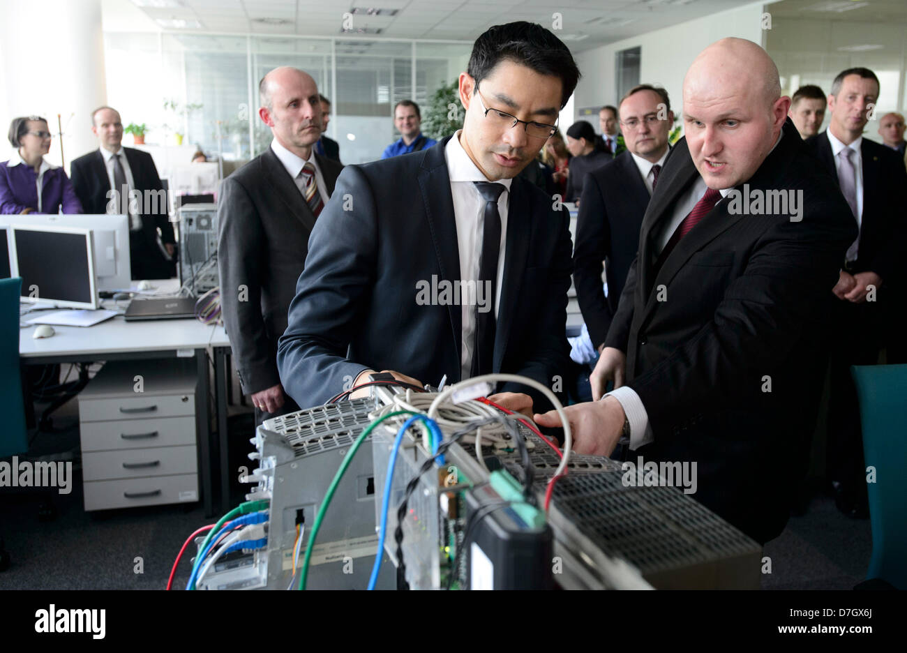Ministro federale tedesco dell'Economia e della tecnologia Philipp Rosler visite ditta Siemens a Praga Repubblica Ceca, 7 maggio 2013. (CTK foto/Vondrous Romano) Foto Stock