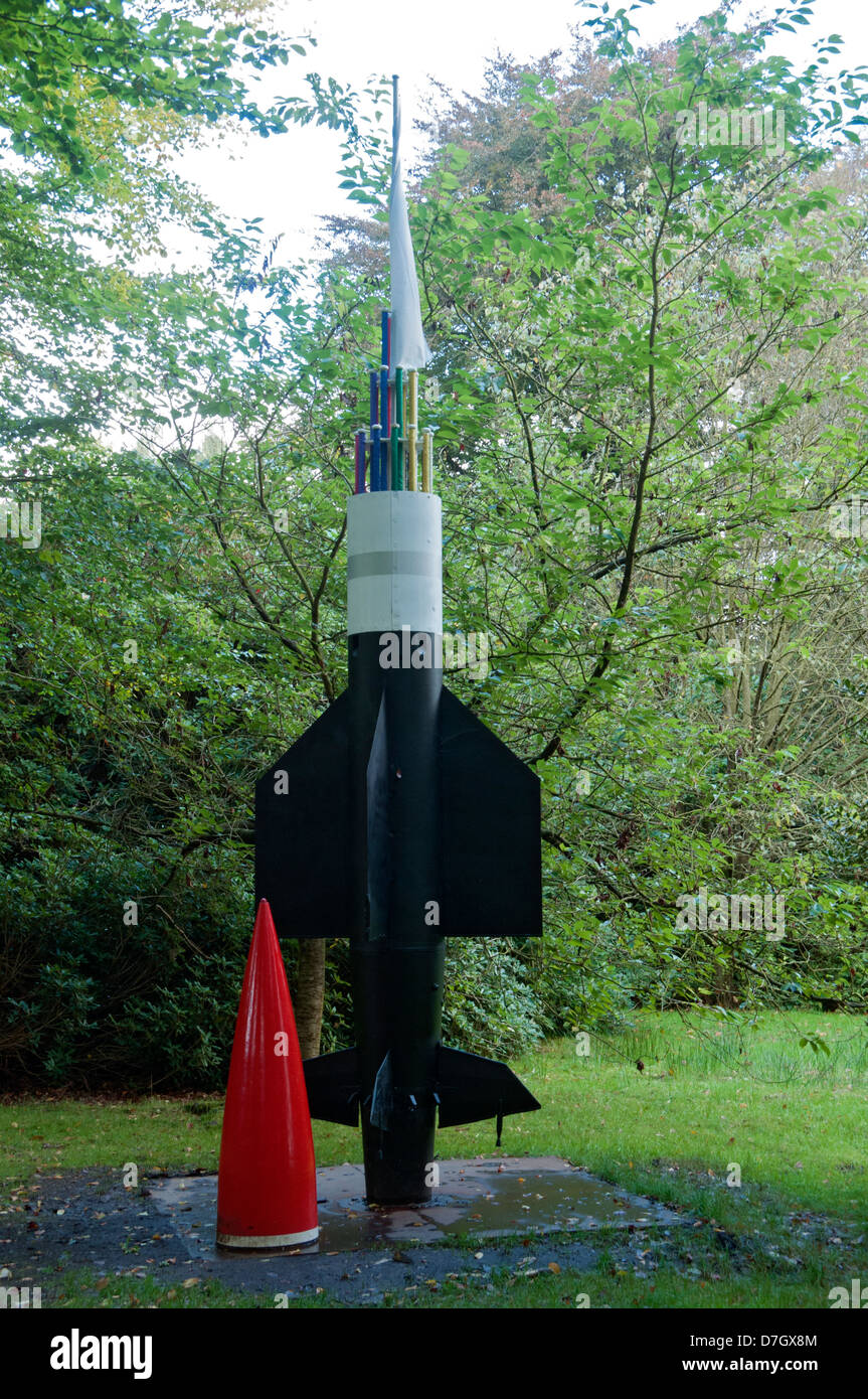 La Società Marte, di Tom Dale. Una mostra alla Biennale di Tatton Park 'Voli di Fancy', Knutsford, Cheshire, Inghilterra, Regno Unito. Foto Stock