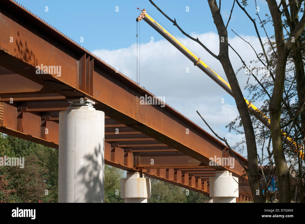 Ponte in costruzione sul fiume Mersey, per il Manchester Metrolink tram linea aeroporto, Vendita, Manchester, Inghilterra, Regno Unito Foto Stock