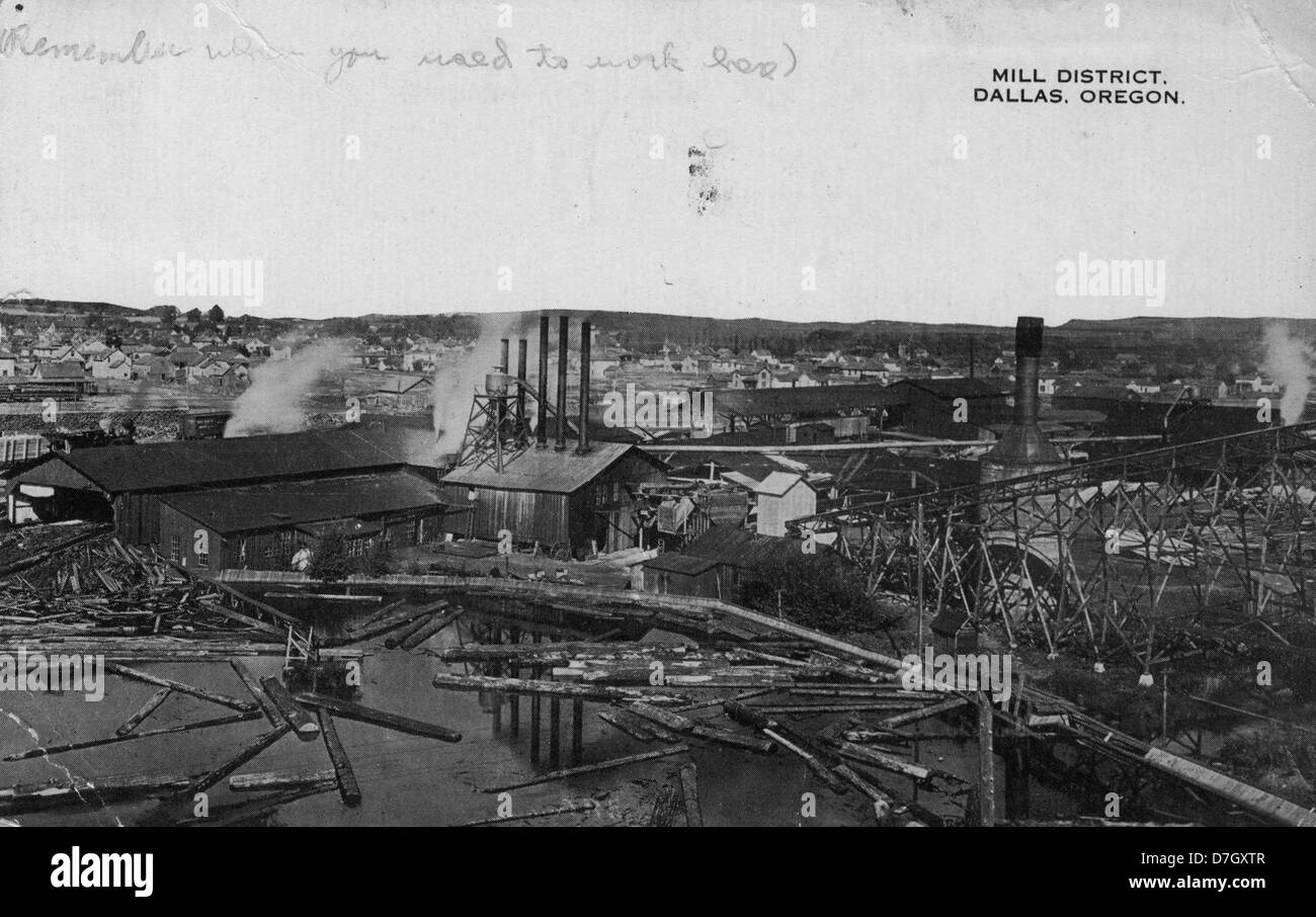 L'immagine del Mill District di Dallas, Oregon, tratta dalla collezione Gerald W. Williams, fornisce una vista storica dell'area durante un periodo di primo sviluppo industriale nel Pacifico nord-occidentale. Foto Stock