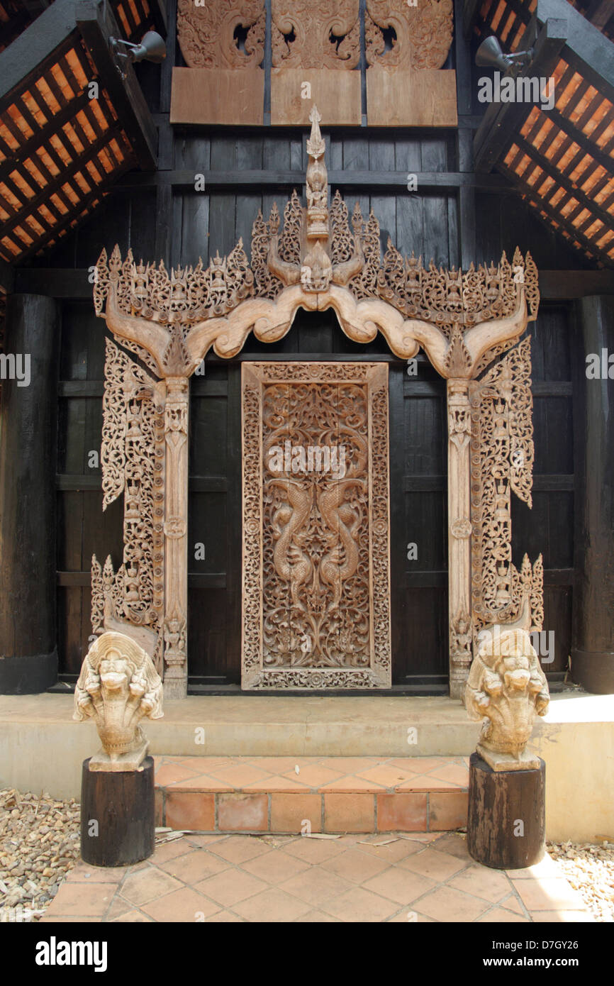 Thai tradizionale arte da Thawan Duchanee al Black House , Baan Si Dum museo nella provincia di Chiang Rai , della Thailandia Foto Stock