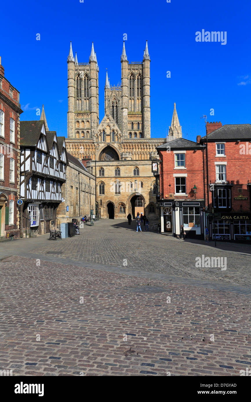 Cattedrale di Lincoln e la Piazza del Castello, Lincoln, Lincolnshire, Inghilterra, Regno Unito. Foto Stock