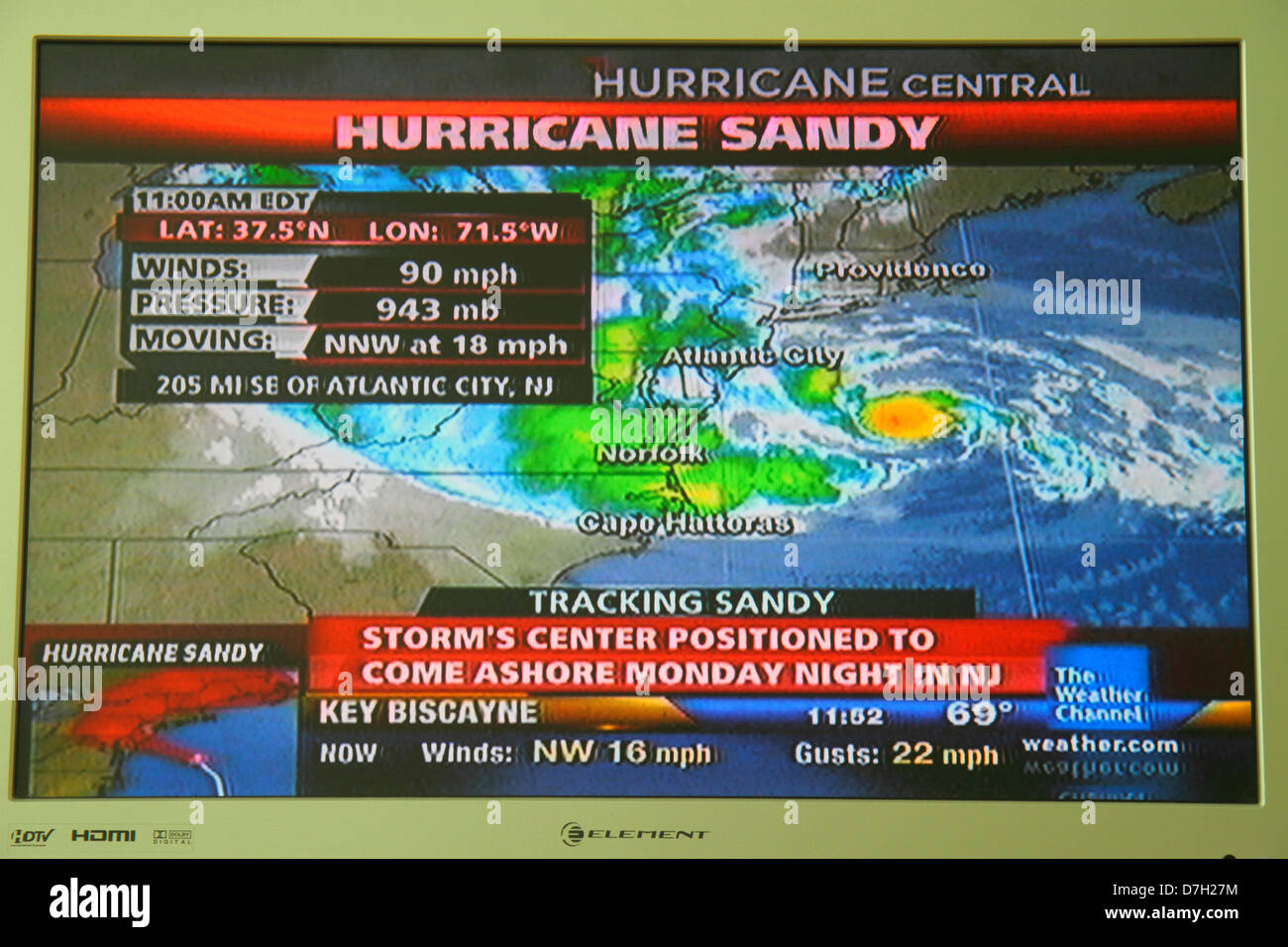 Miami Beach Florida,TV,televisione,set,schermo,schermo piatto,HDTV,monitor,cavo,il canale meteo,Hurricane Sandy,superstorm,previsione,previsione,tracking Foto Stock