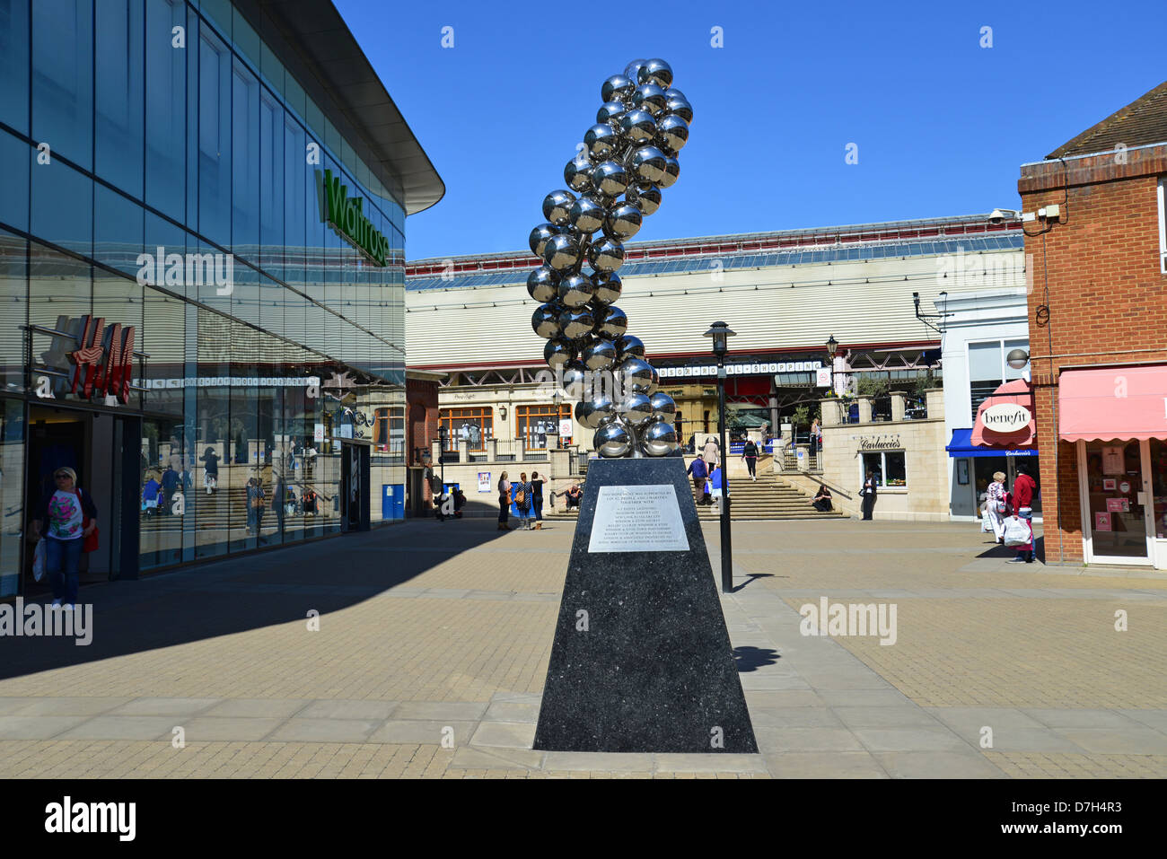 Diamond Giubileo un monumento al King Edward Court e Windsor Royal Shopping Center, Windsor, Berkshire, Inghilterra, Regno Unito Foto Stock