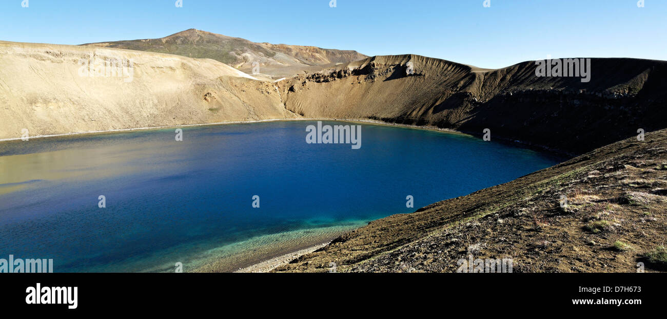Il cratere Krafla riempito con acqua, Myvatn, Islanda. Foto Stock