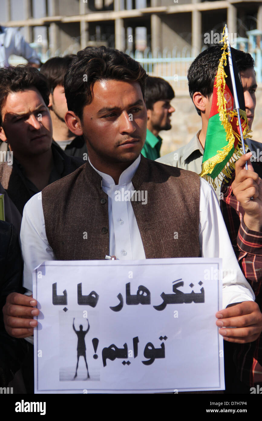 Herat studenti universitari il sostegno delle forze di sicurezza afgane per la guerra di confine tra Afghanistan e Pakistan Foto Stock