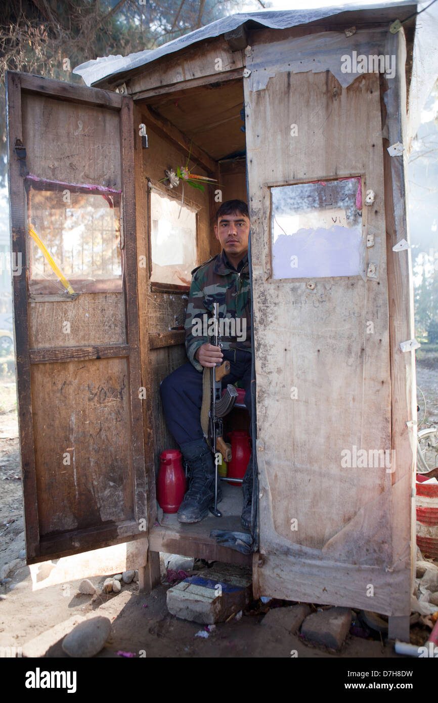 Guardie armate al hotel Kunduz, Afghanistan Foto Stock