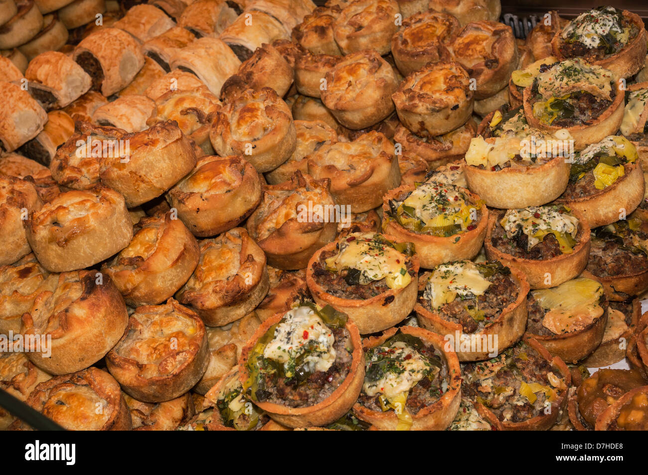 Torte in vendita presso il Festival di cibo e bevande, Leyburn Foto Stock