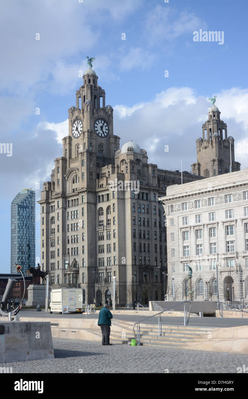 Royal Liver Building nella città di Liverpool con il Fegato gli uccelli sulla parte superiore Foto Stock