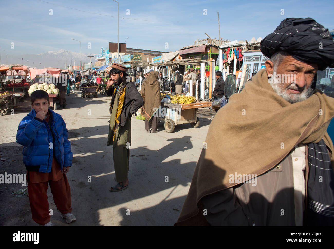 Il popolo afghano nelle strade di Kabul Foto Stock