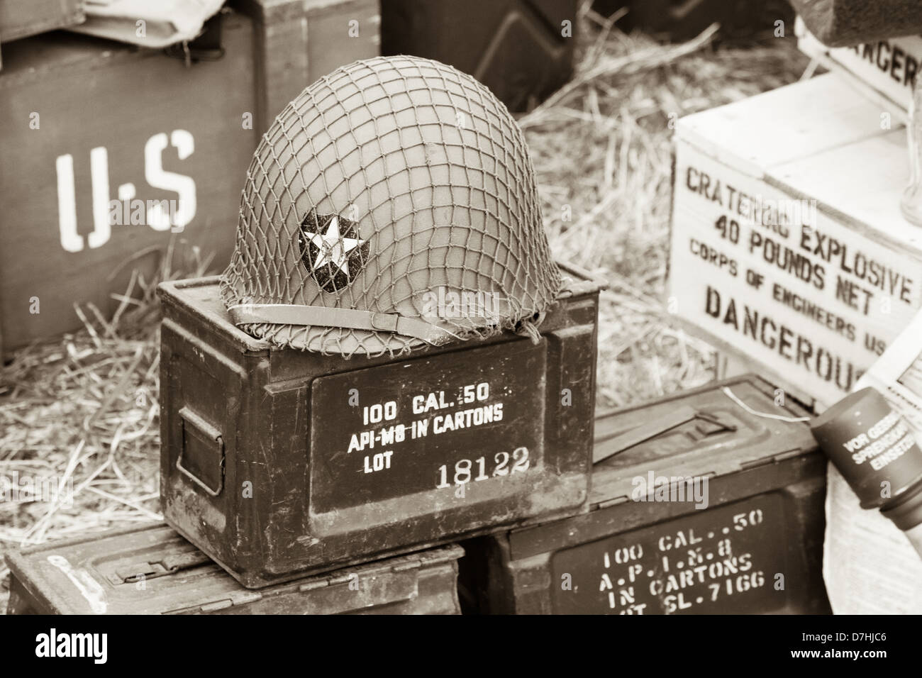 American WW2 Munizioni esplosive e scatole (rievocazione, disattivato) Foto Stock