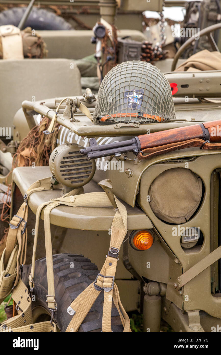 American WW2 Jeep con casco e fucile (rievocazione, disattivato) Foto Stock