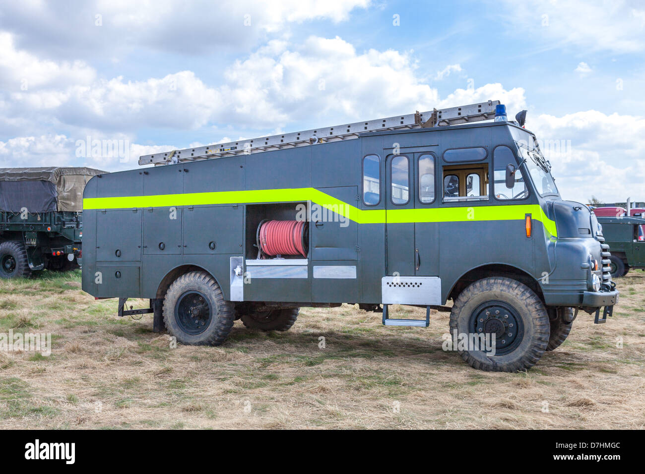 Motore antincendio vintage Green Goddess, che mostra la sua inconfondibile vernice verde e il design tradizionale. Un iconico veicolo di emergenza britannico degli anni '1950 Foto Stock