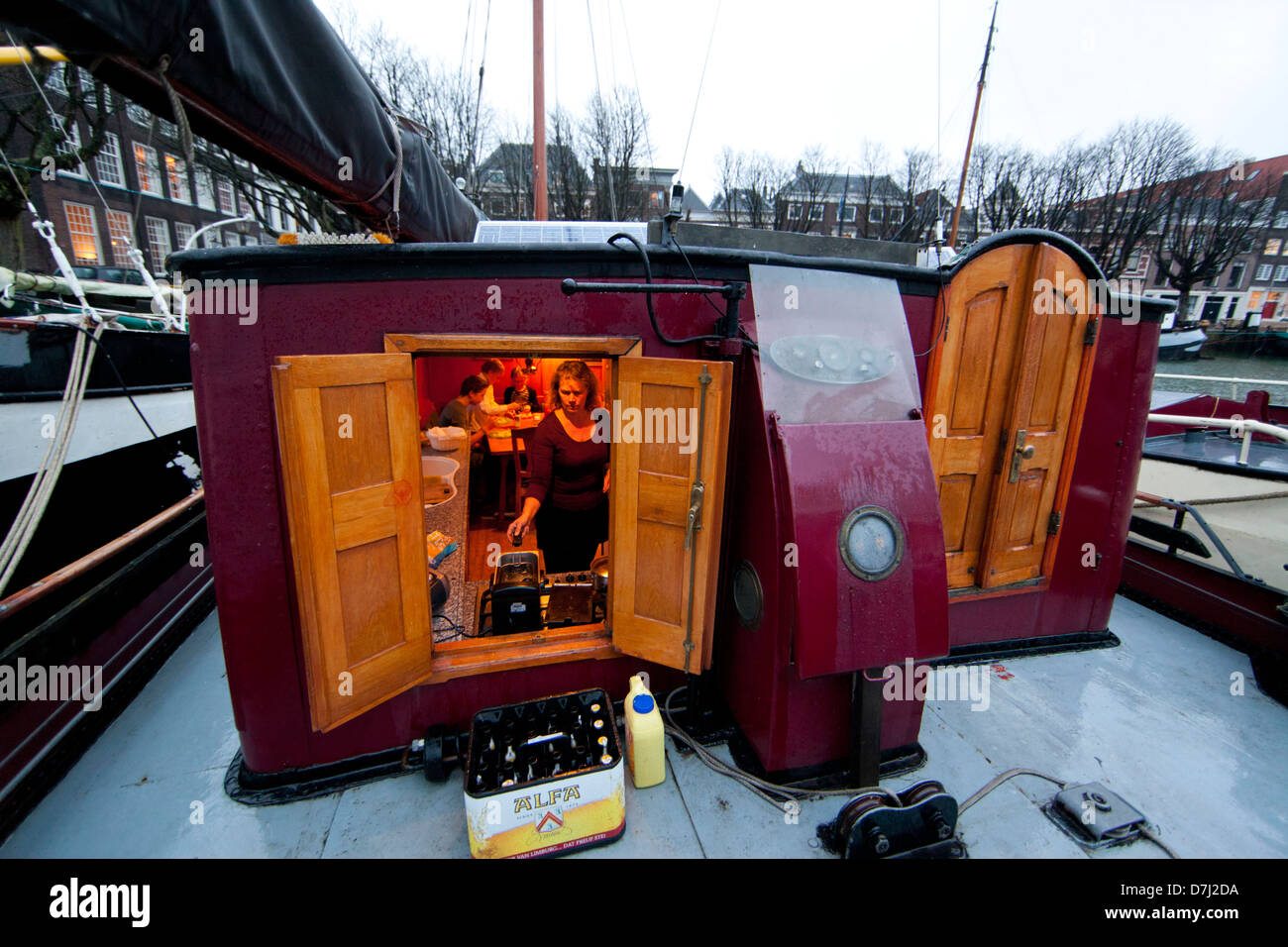 Vivere in una casa galleggiante in Olanda Foto Stock
