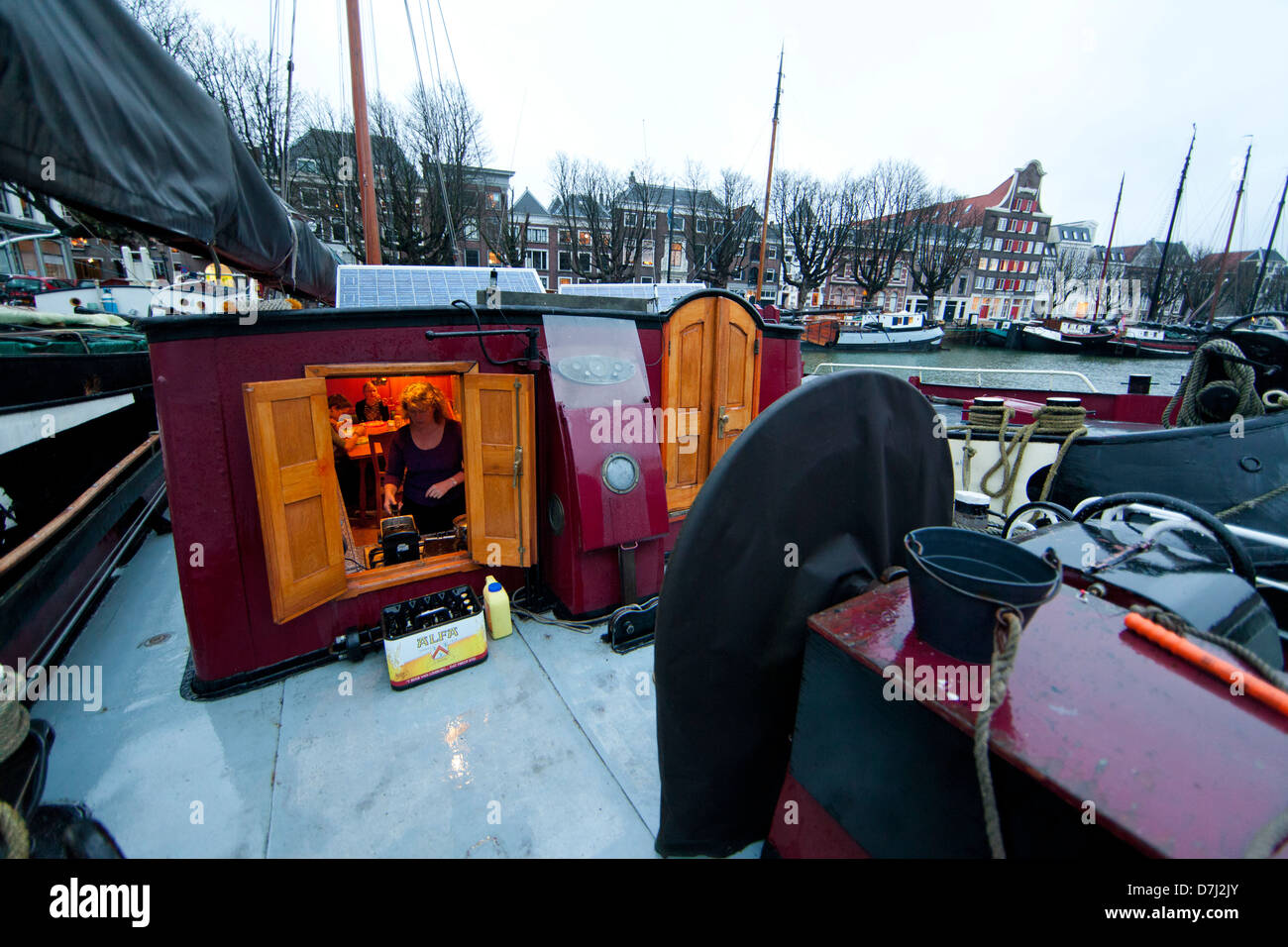 Vivere in una casa galleggiante in Olanda Foto Stock