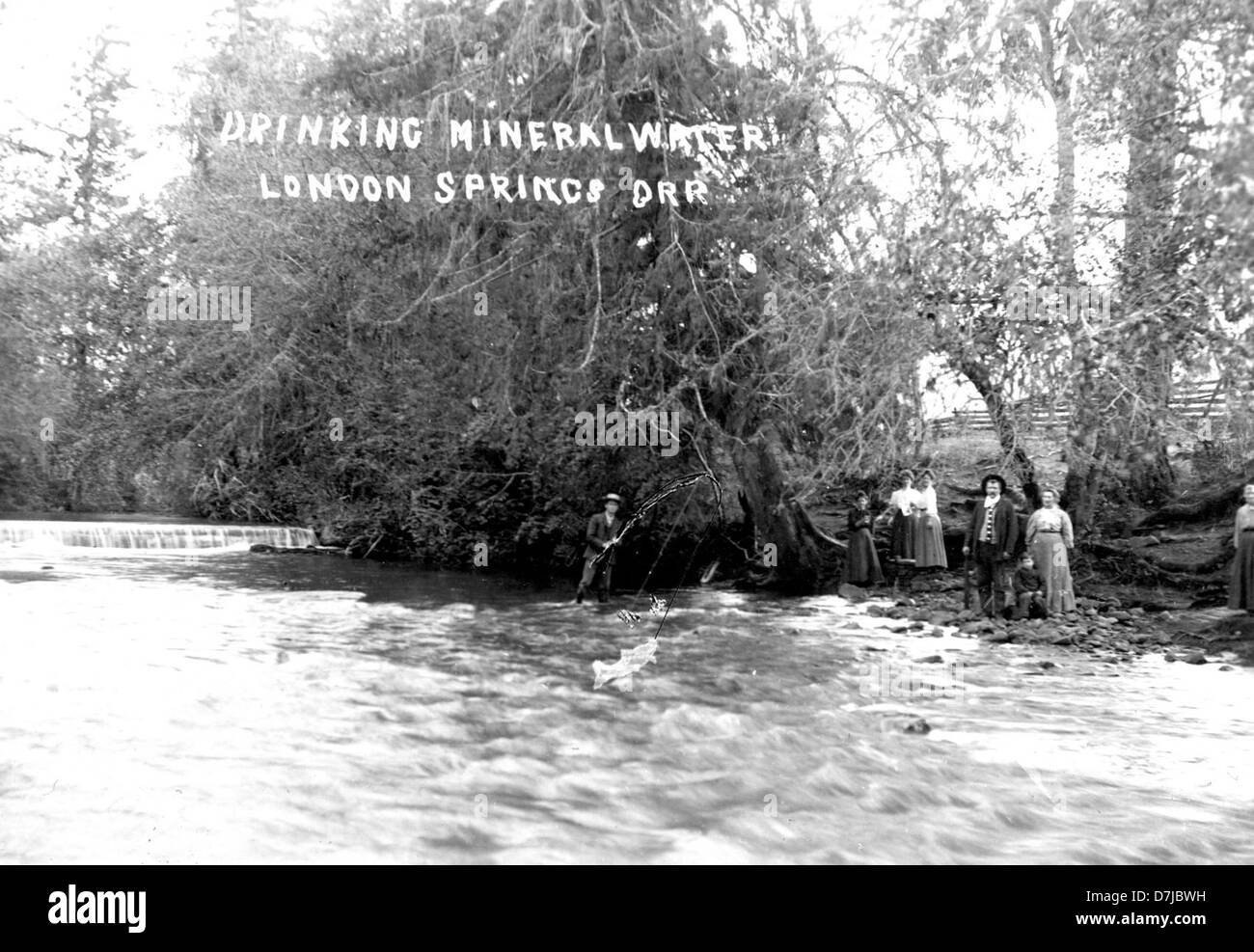 Bere acqua minerale, Londra molle, Ore. Foto Stock