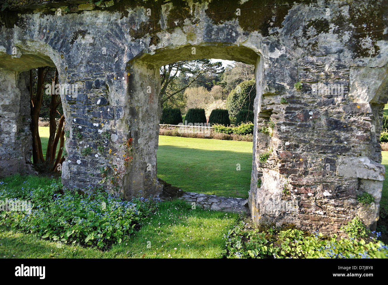 Dartington Hall, giardino paesaggistico, Totnes, Devon. Progettato da Dorothy Elmhirst. Centro Visitatori, Conference & Arts. Foto Stock