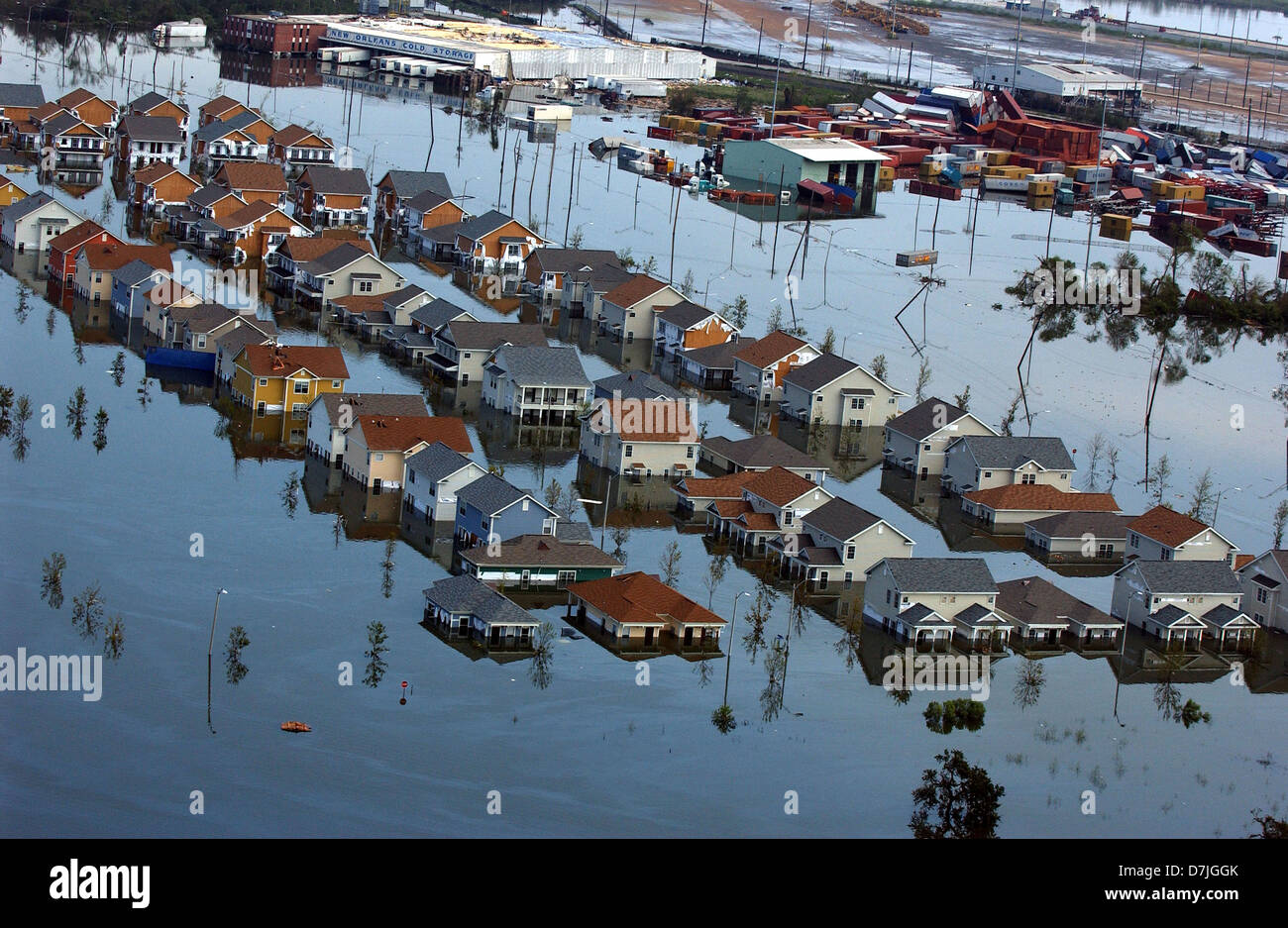 Vista aerea di massicce inondazioni causate dall'uragano Katrina sommergendo i quartieri e autostrade Agosto 30, 2005 a New Orleans, LA. Foto Stock