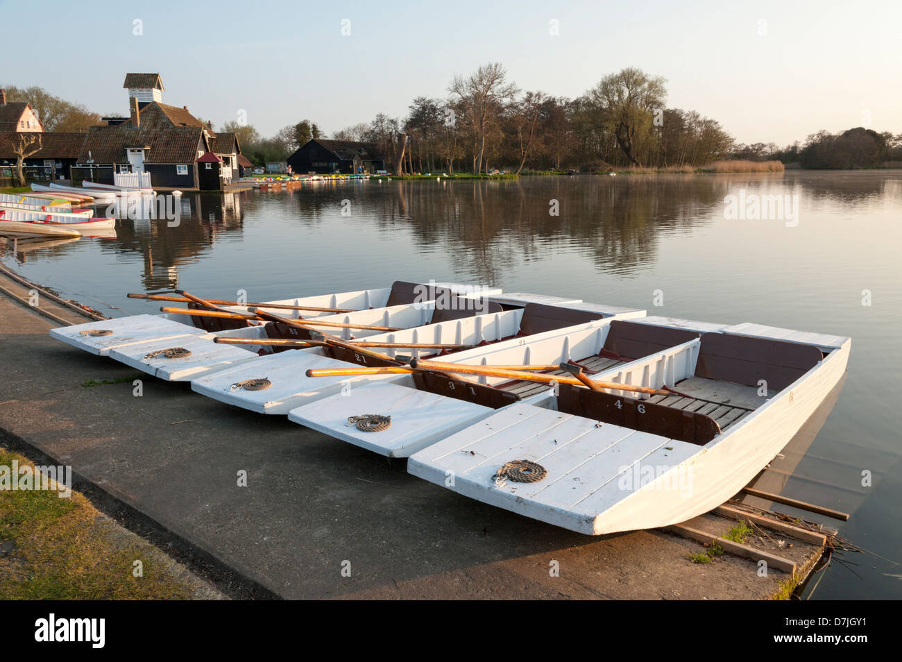 Sterline ormeggiati alla Meare Thorpeness vicino a Aldeburgh Suffolk REGNO UNITO Foto Stock