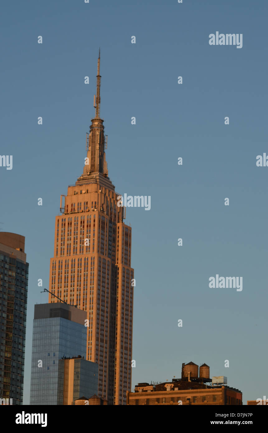 Empire State Building come il sole scende Foto Stock