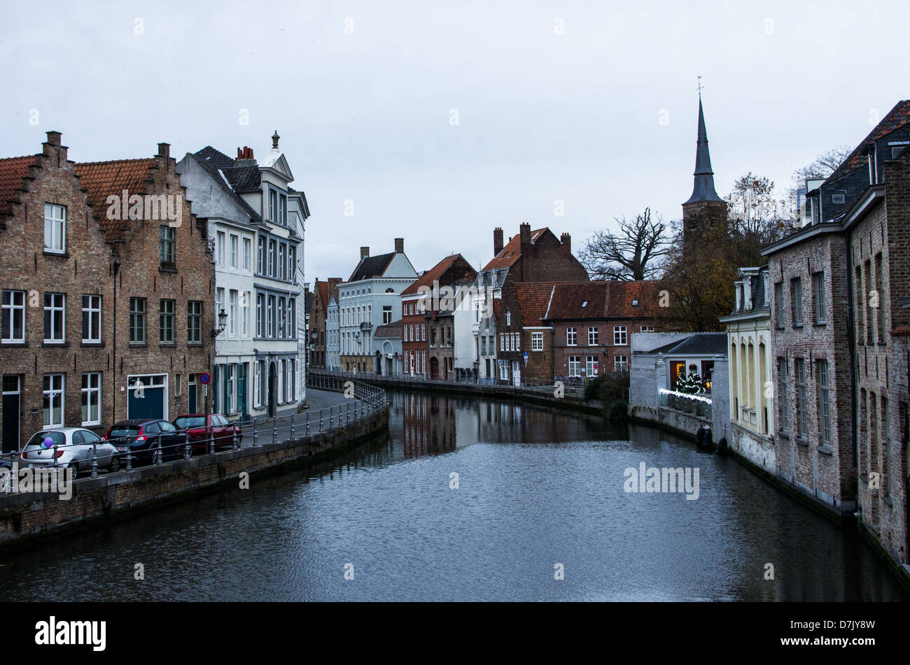Una vista della curva canal a Brugge. Foto Stock