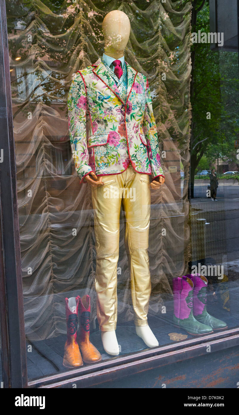 Colorato fantasia la moda maschile in Nolita boutique in NYC Foto Stock