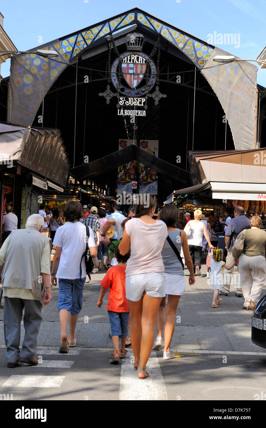 Mercat de Sant Josep, noto anche come La Boqueria, è colorato posto per fare la spesa, così come i negozi di prodotti esotici... Foto Stock