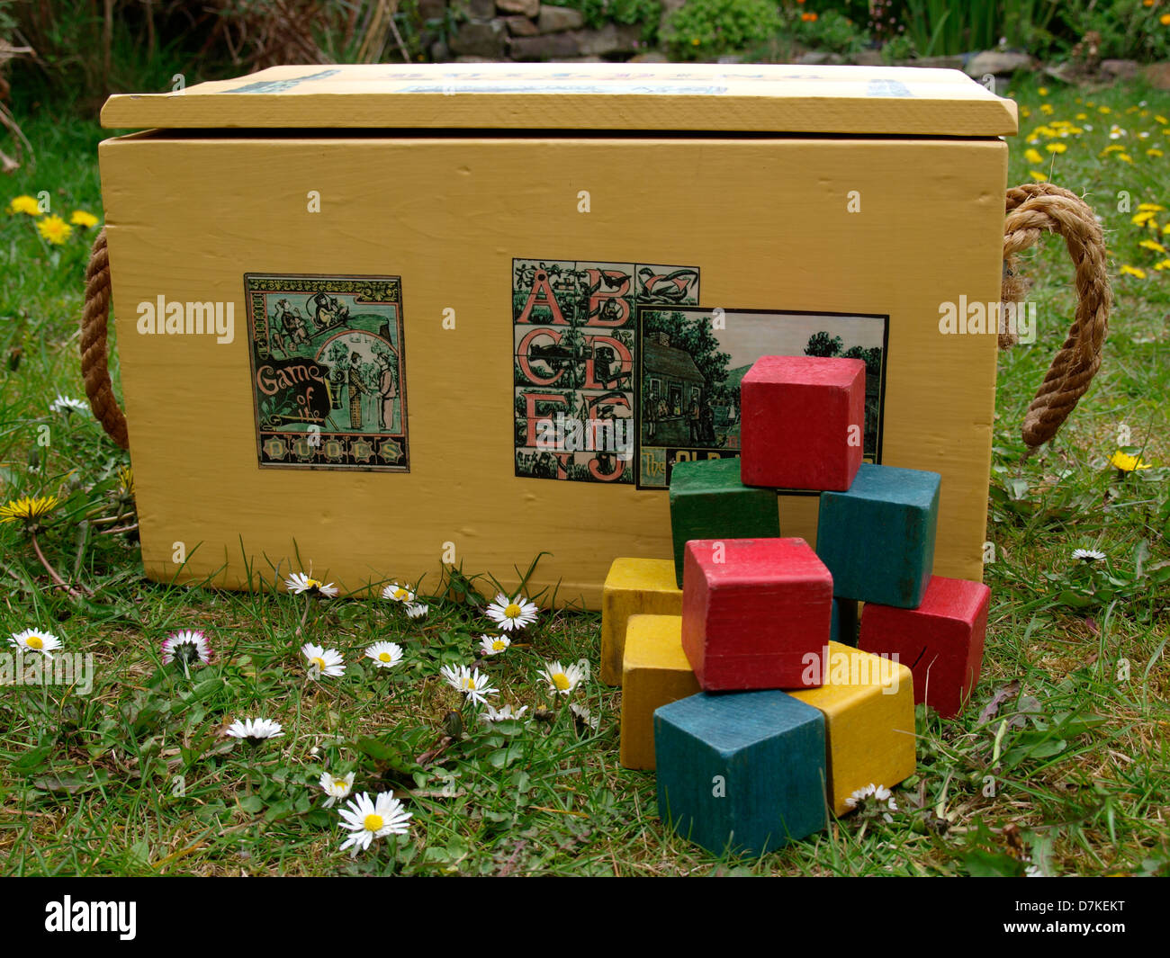 Toy Box e blocchi di costruzione, Regno Unito 2013 Foto Stock