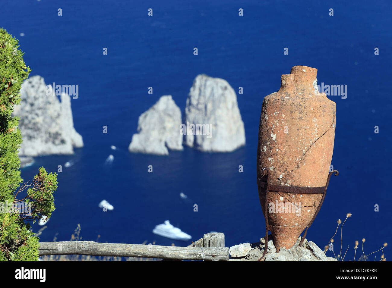 Italia Campania Capri vista Faraglioni da Monte Solaro Foto Stock